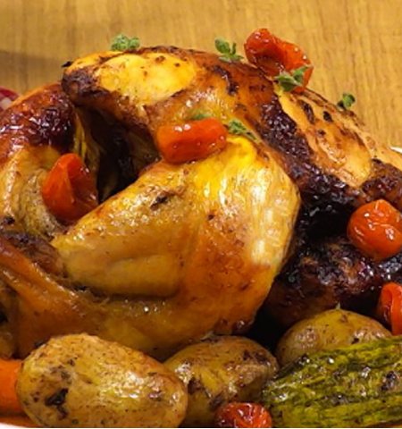 Ολόκληρο κοτόπουλο στο φούρνο με λαχανικά